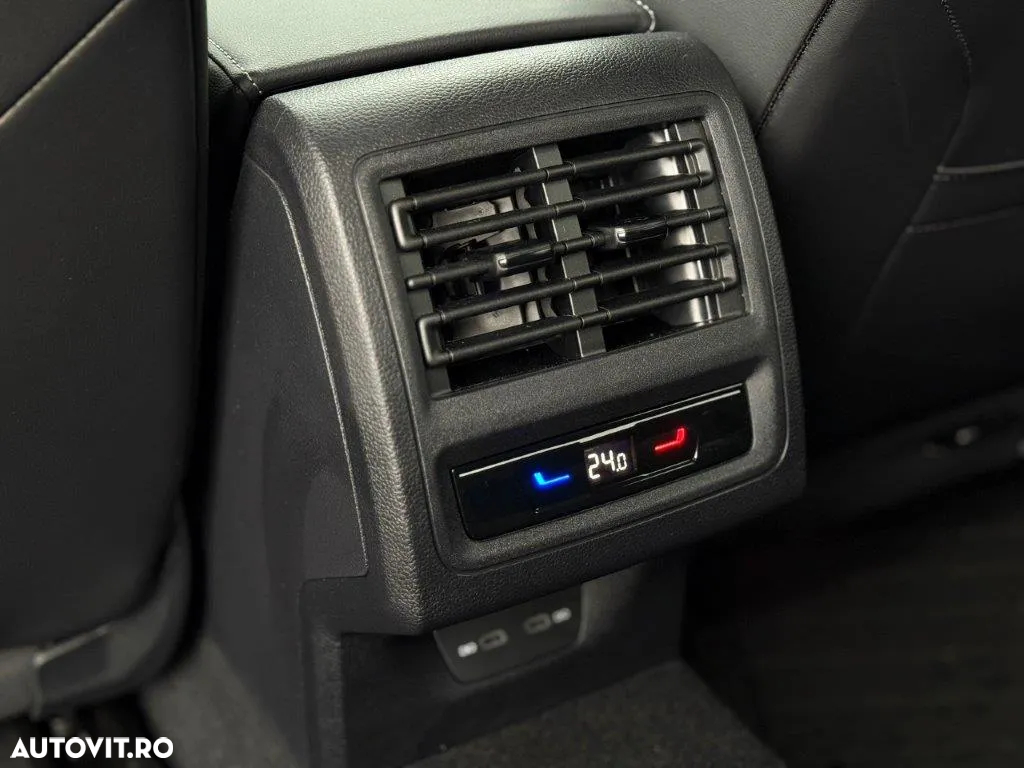 Volkswagen Golf 1.5 eTSI ACT DSG MHEV R-Line - 10