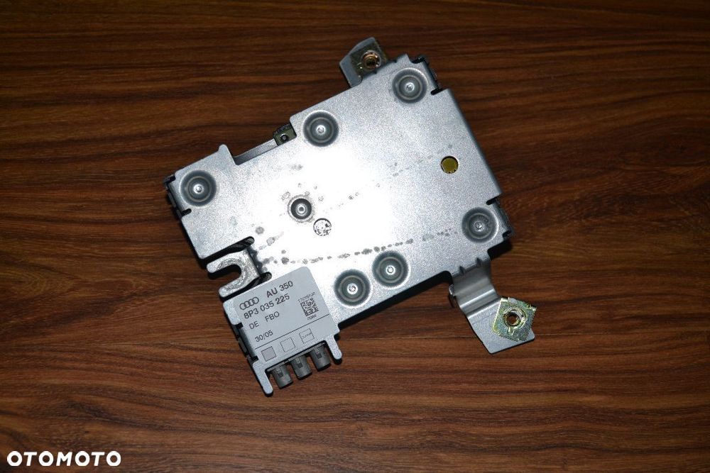 AUDI A3 8P WZMACNIACZ ANTENOWY 8P3035225 - 2
