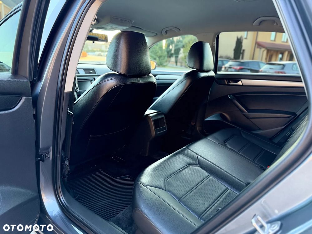 Volkswagen Passat - 30