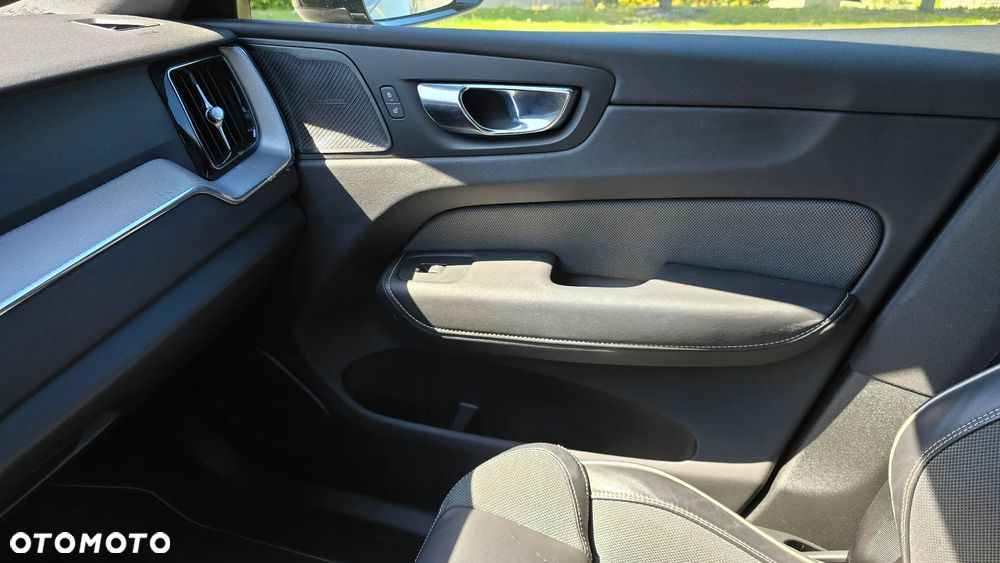 Volvo XC 60 B4 D AWD R-Design - 6