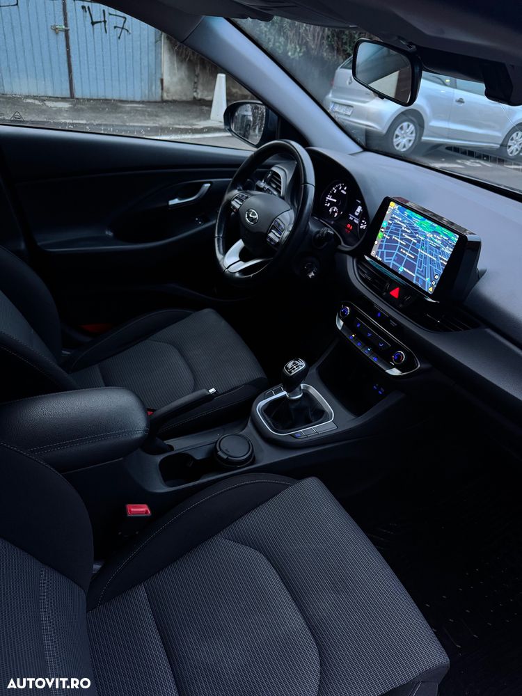 Hyundai i30 1.4 100CP 5DR M/T Comfort - 8