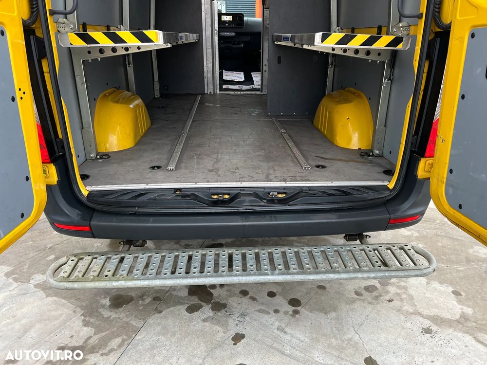 Mercedes-Benz Sprinter - 24