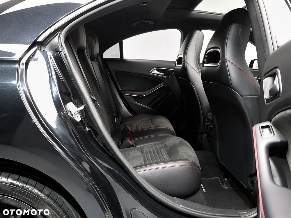 Mercedes-Benz CLA 220 4Matic 7G-DCT AMG Line - 9