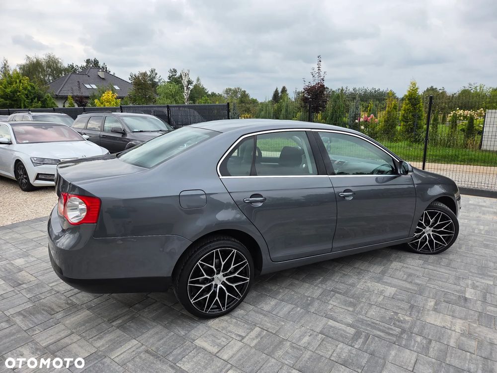 Volkswagen Jetta 2.0 FSI Comfortline - 8
