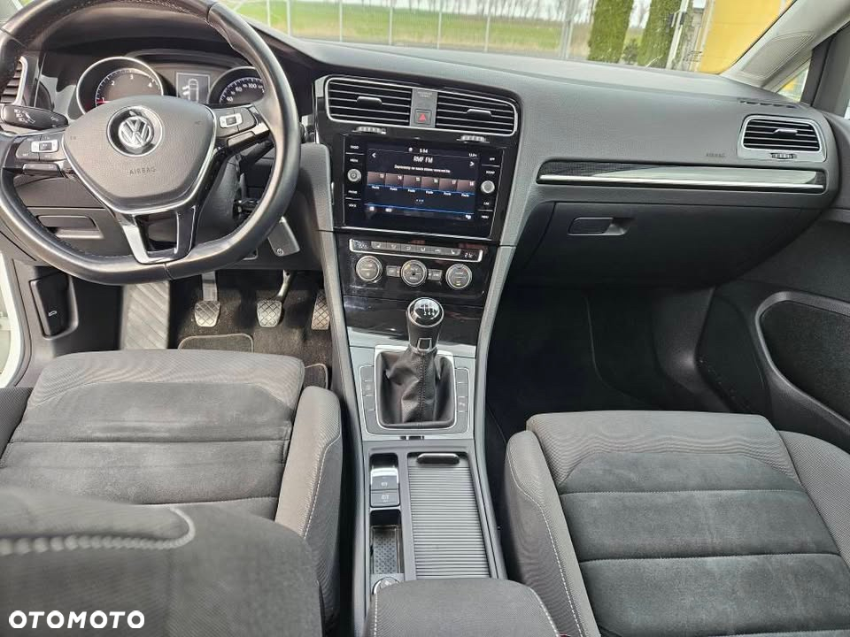 Volkswagen Golf - 5