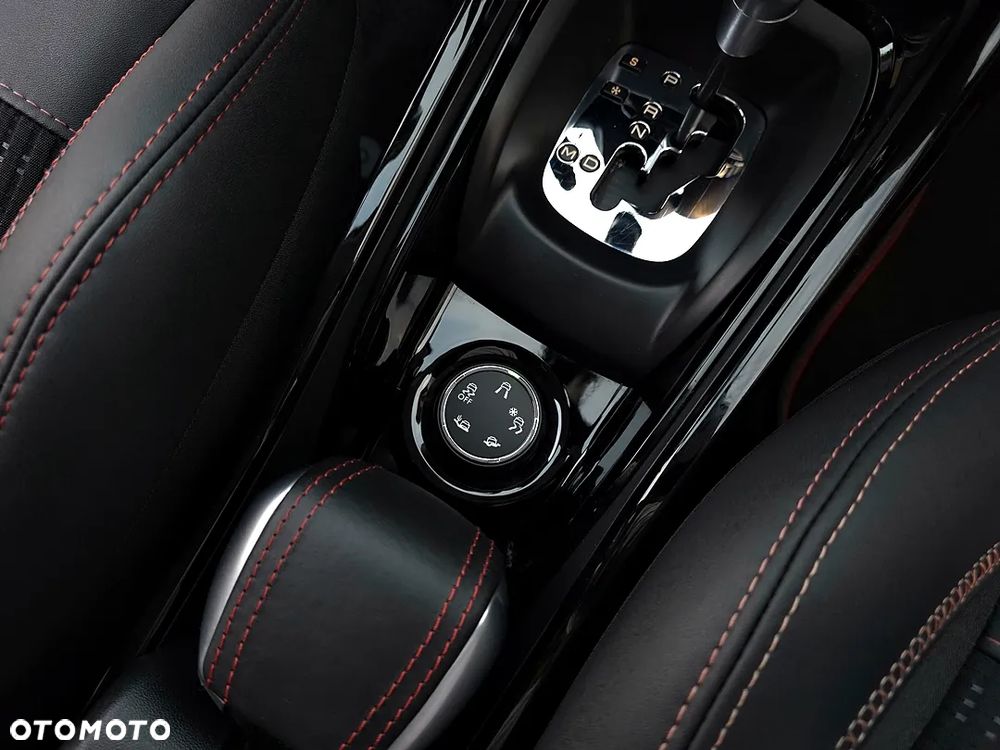 Peugeot 2008 BlueHDi 120 EAT6 Black Edition - 30