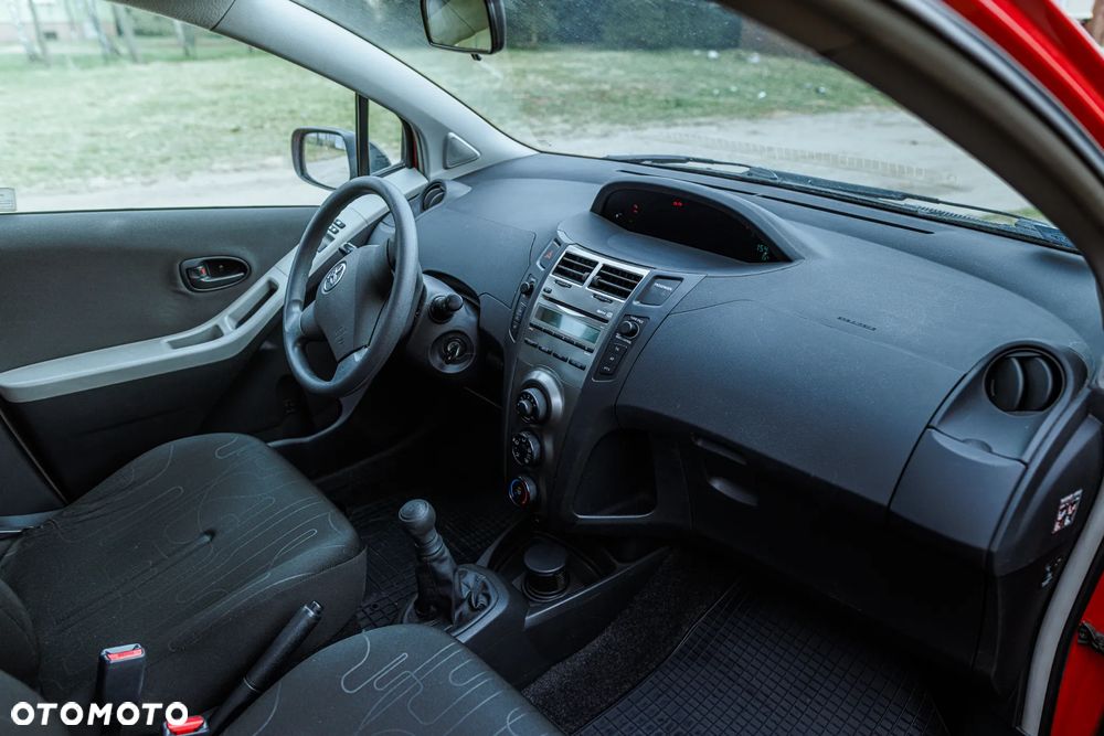 Toyota Yaris 1.0 Entry EU5 - 15