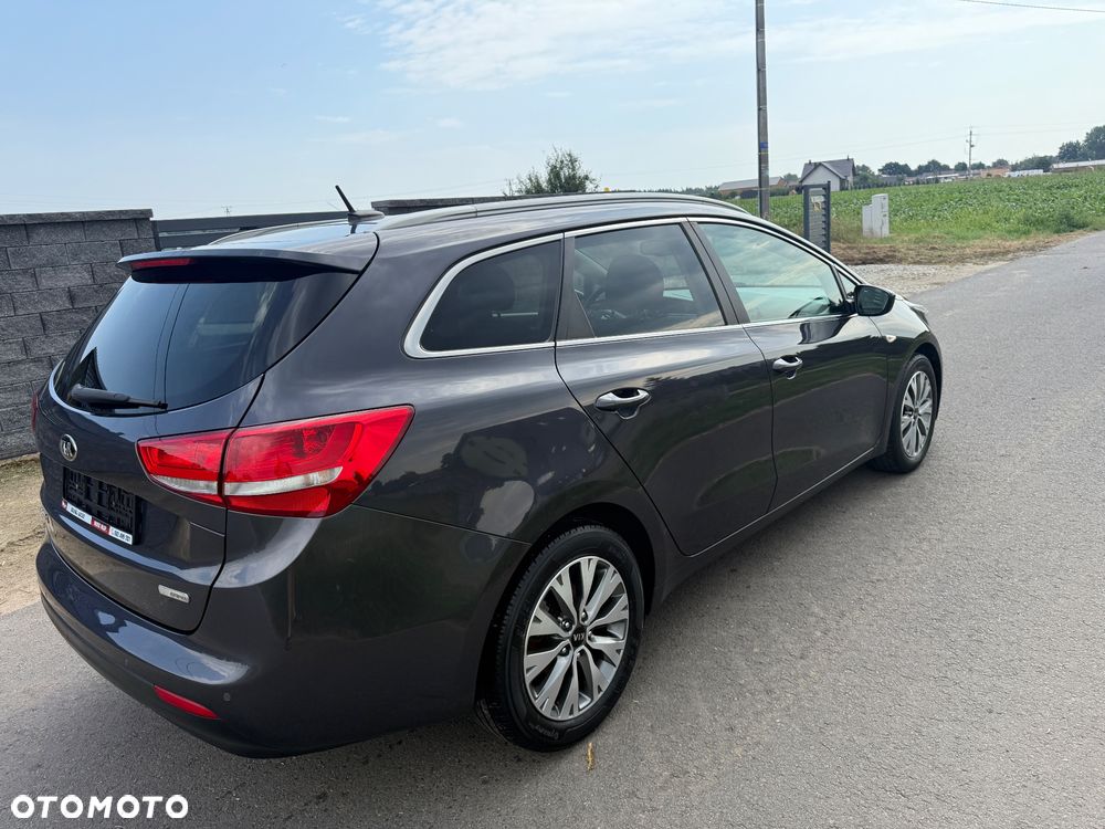 Kia Ceed 1.6 CRDi 136 ISG Dream Team Edition - 4