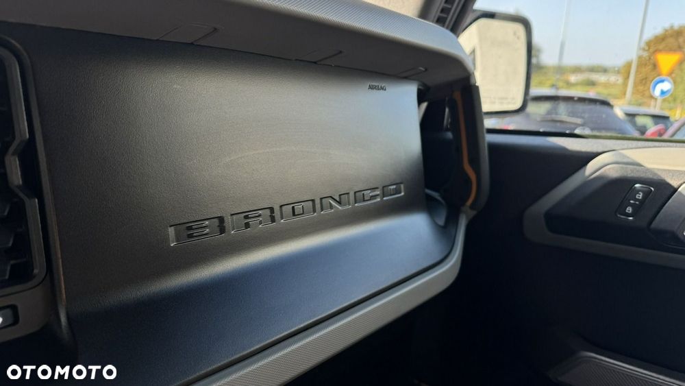 Ford Bronco - 32