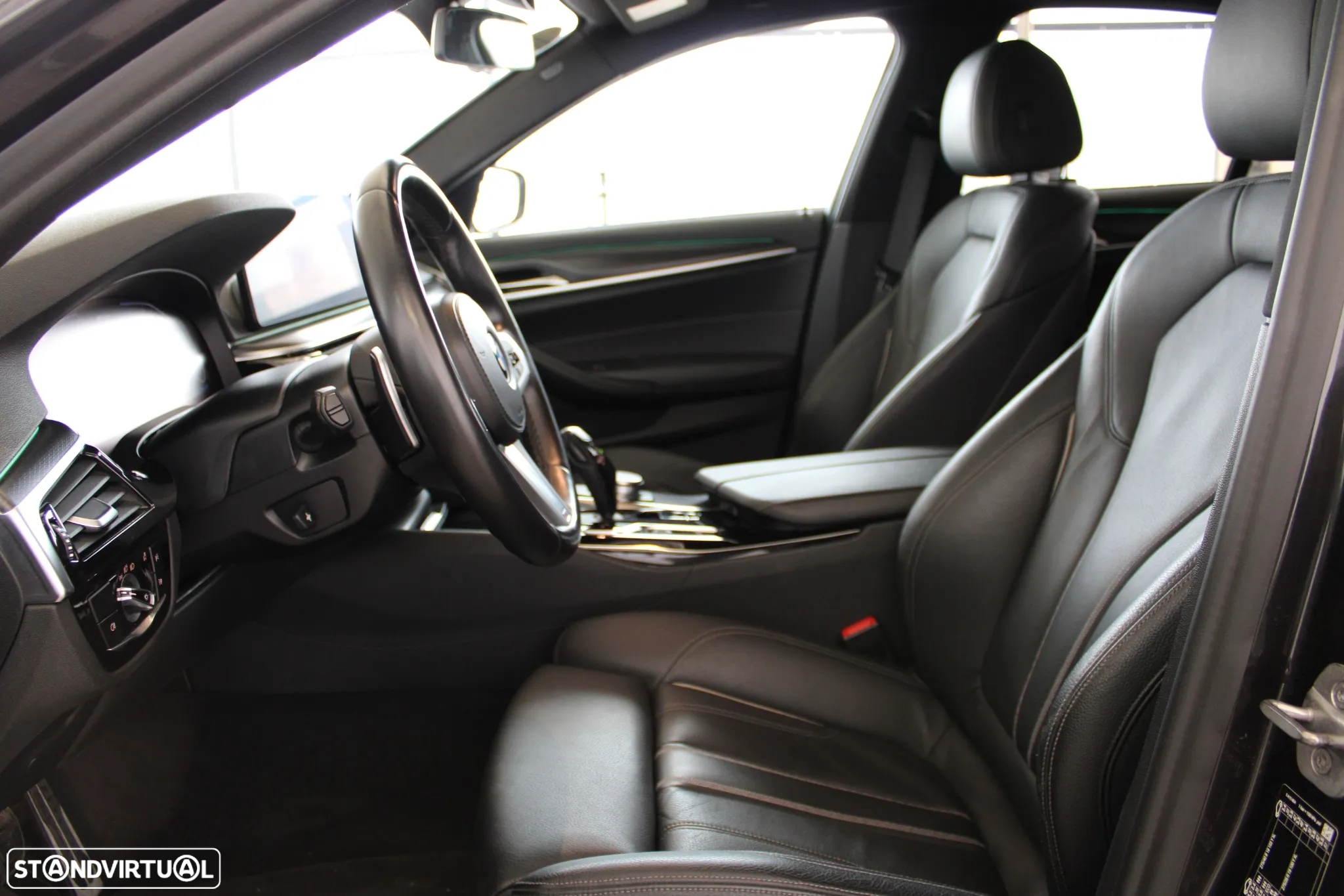BMW 530 e Pack Desportivo M - 8