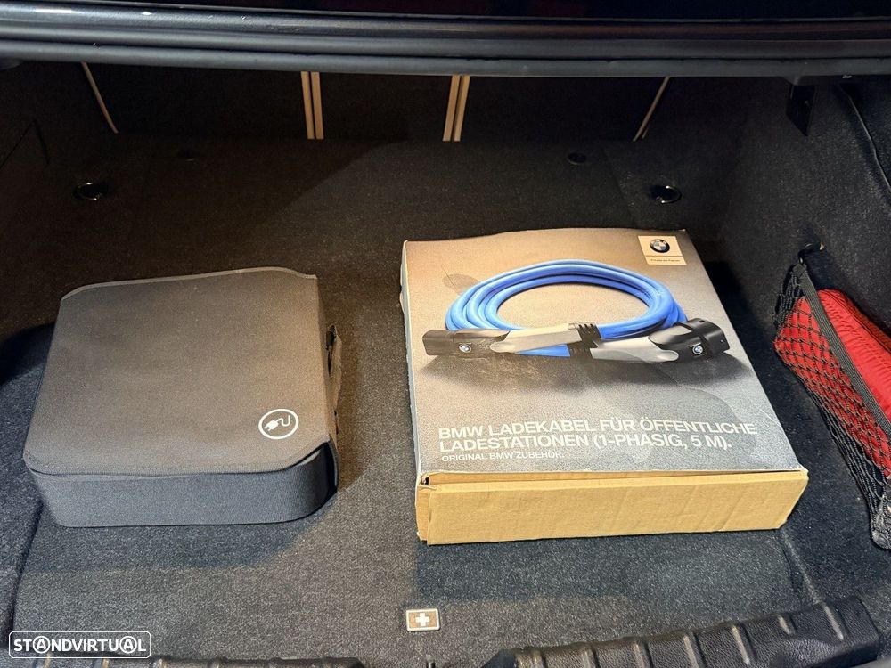 BMW 330 e iPerformance Pack M - 33