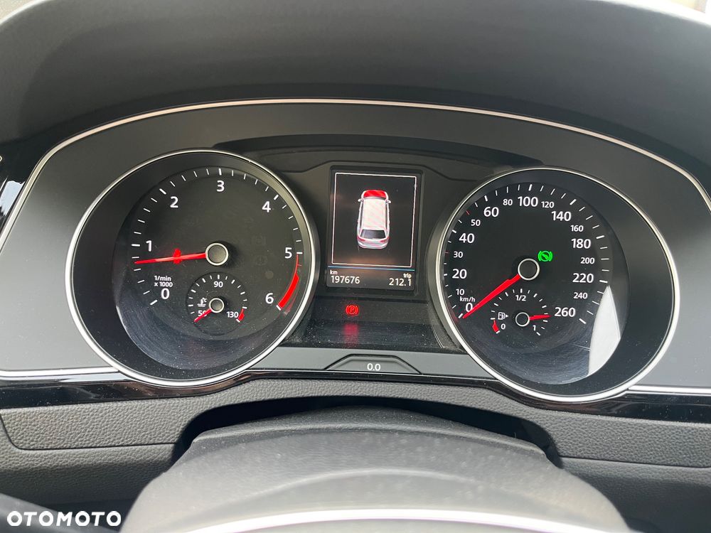 Volkswagen Passat 2.0 TDI SCR DSG Business - 24