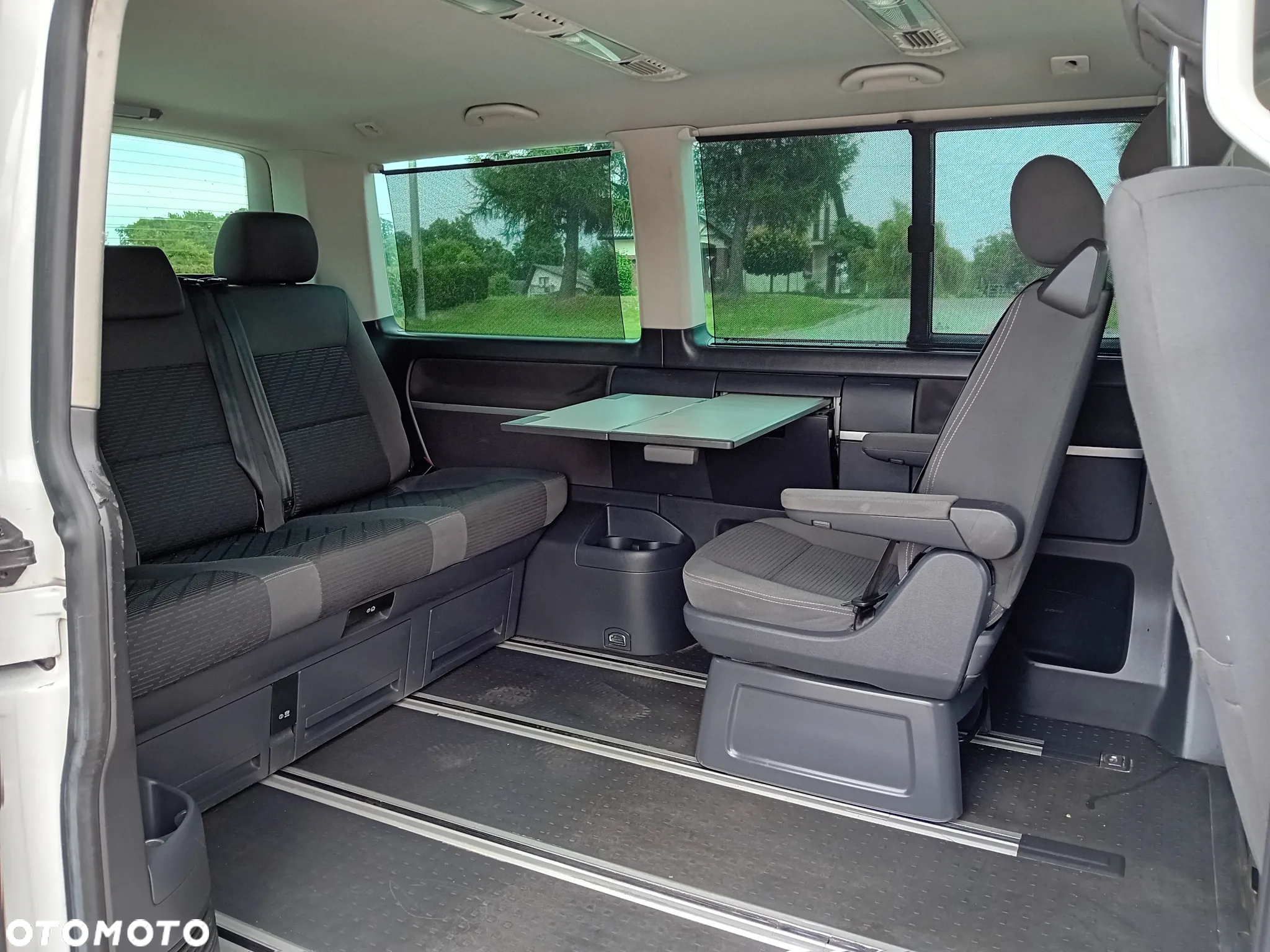 Volkswagen Multivan - 11