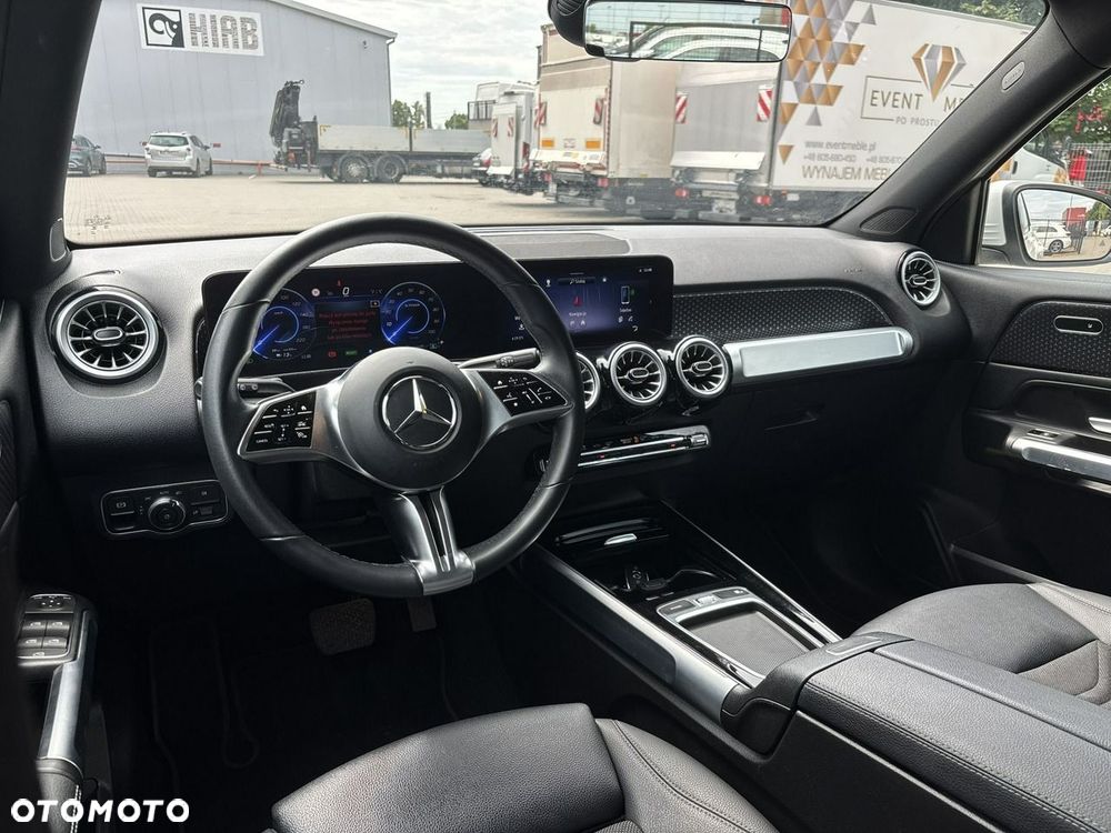 Mercedes-Benz EQB - 12