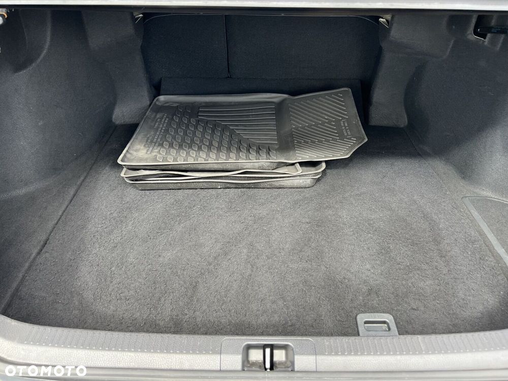Toyota Camry 2.5 Hybrid Executive CVT - 24