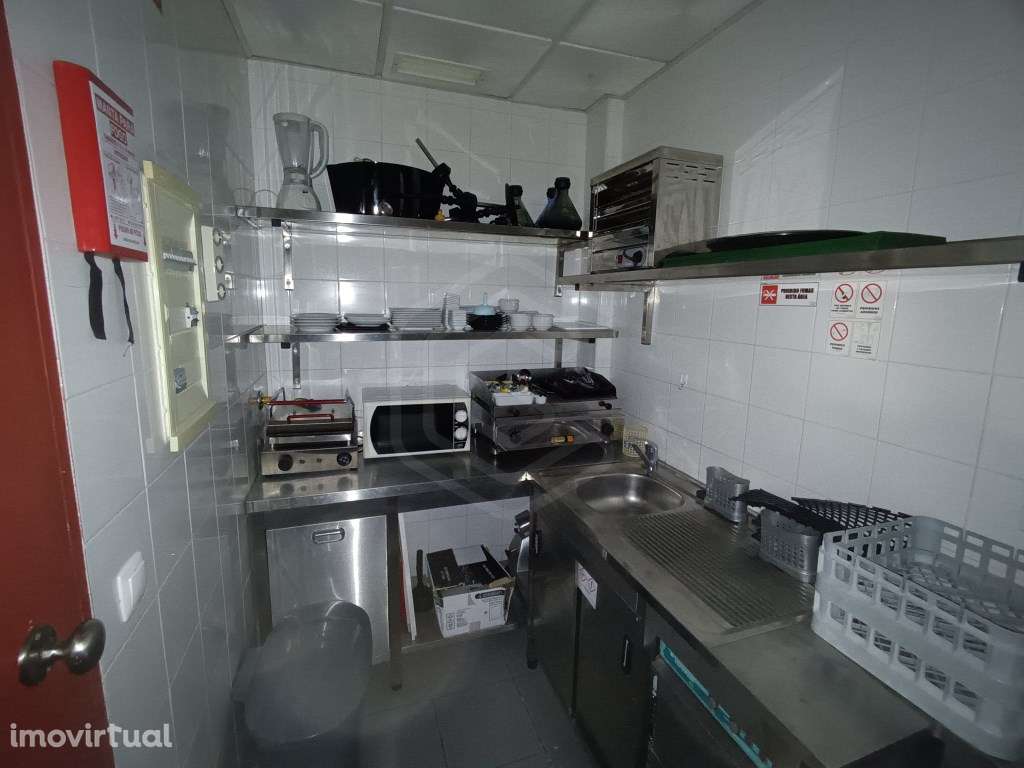 Estabelecimento comercial (podendo ser convertido em habitação) tot... - Grande imagem: 5/55