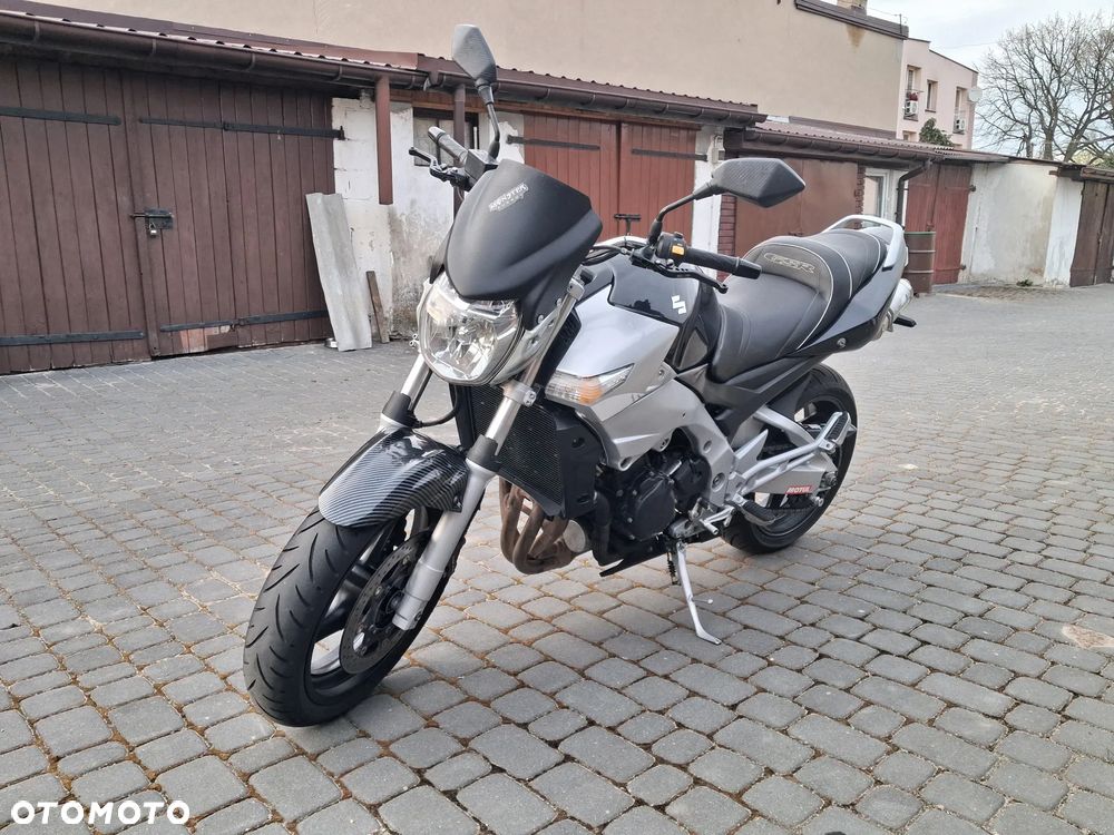 Suzuki GSR - 1