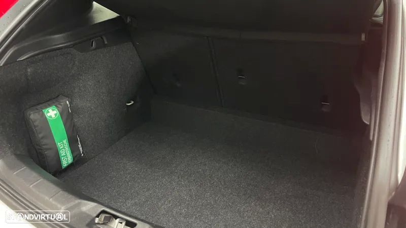 Volvo V40 2.0 D2 R-Design - 47