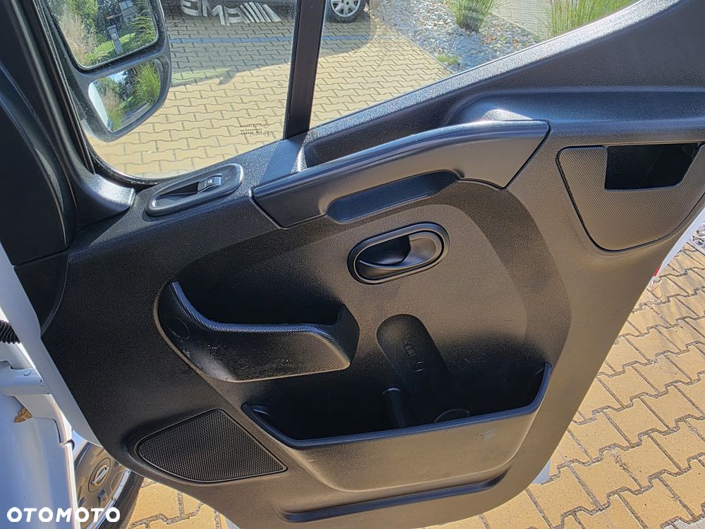Opel Mavano - 17