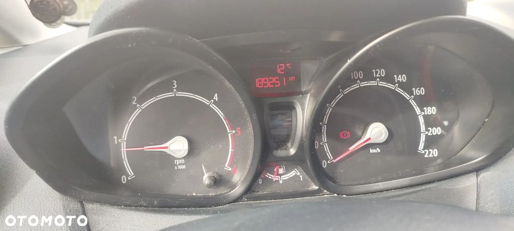 Ford Fiesta 1.6 TDCi DPF Trend - 11