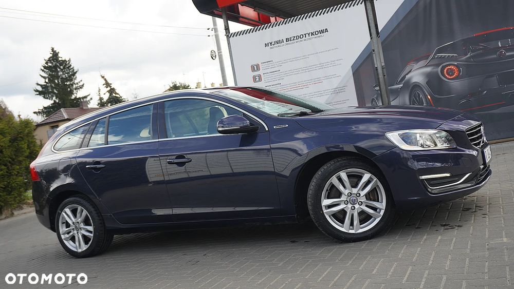 Volvo V60 D6 AWD Plug-in Hybrid Momentum - 15