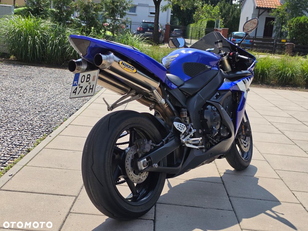 Yamaha R1 - 6