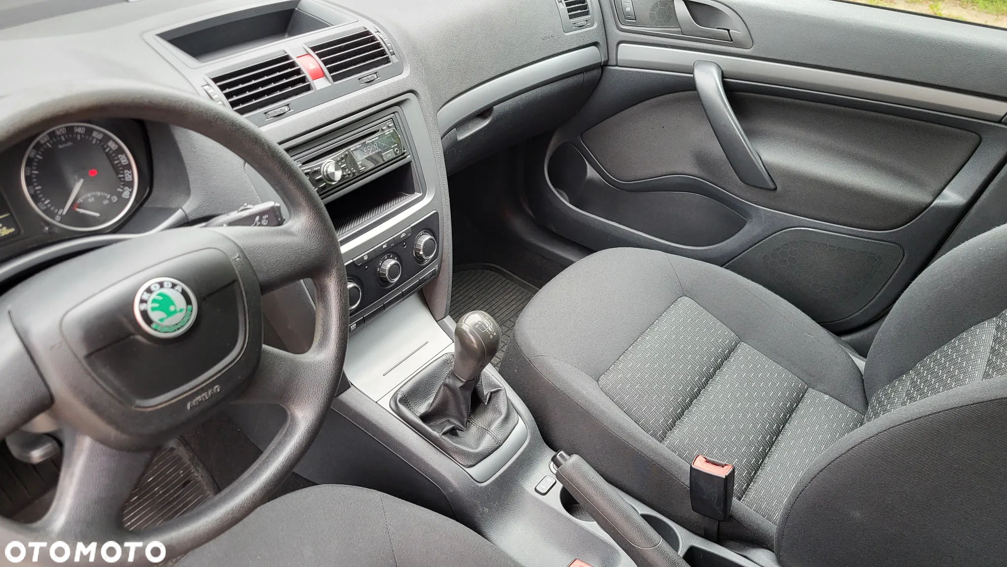 Skoda Octavia 1.6 Tour - 9
