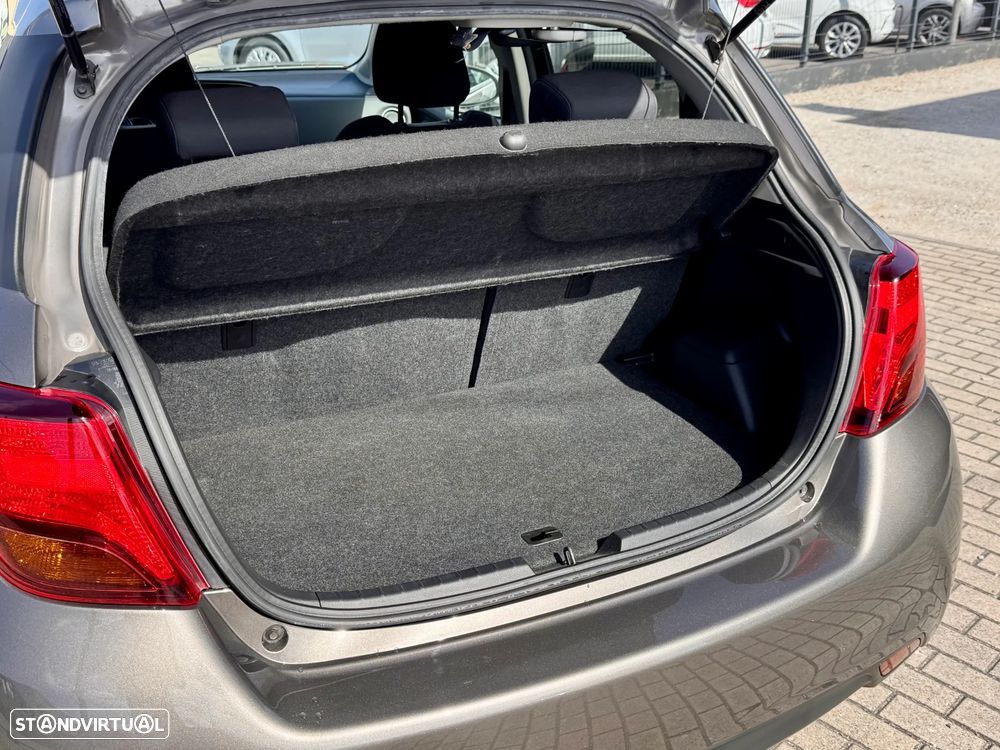 Toyota Yaris 1.5 HSD Sport+Navi - 20