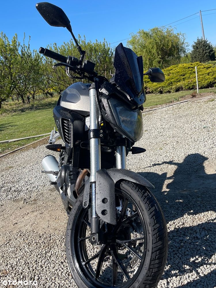 Yamaha MT - 2