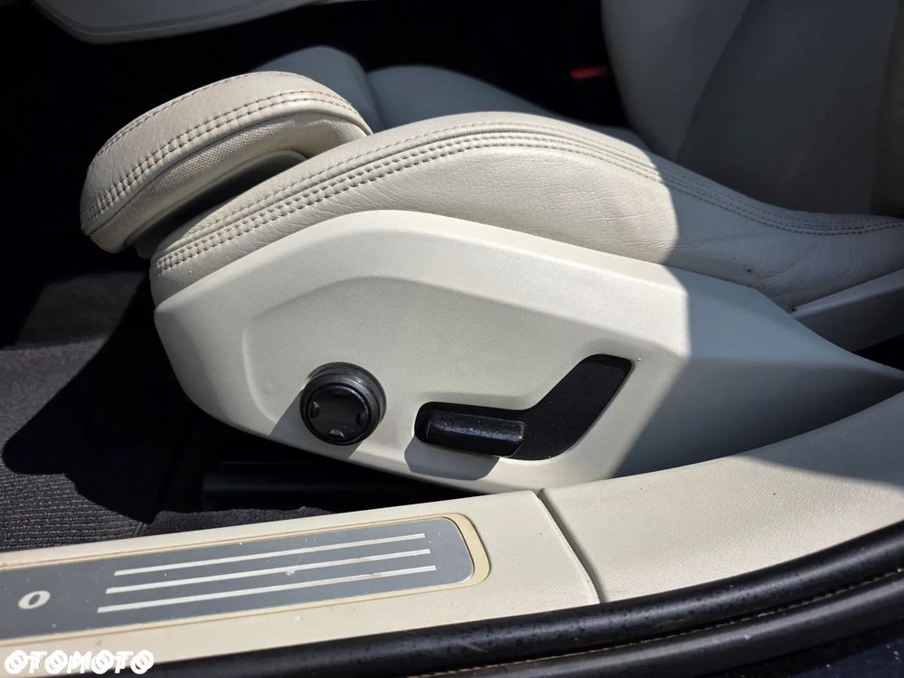 Volvo V90 Cross Country D4 SCR AWD Pro - 17