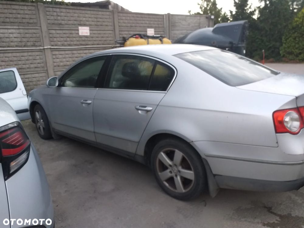 Auto na części - Volkswagen Passat diesel Silnik Skrzynia Drzwi Maska Klapa Błotnik Zderzak Lampa Szyba Klamka Lusterko Deska Kokpit - 3