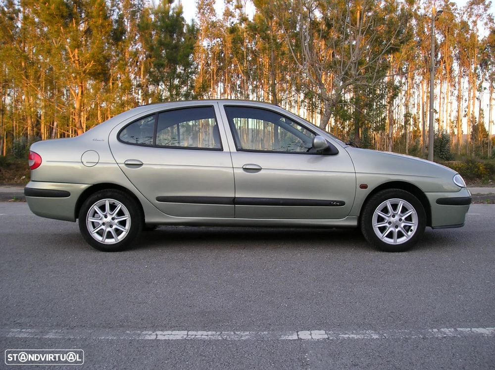 Renault Mégane 1.4 16V Privilège - 5