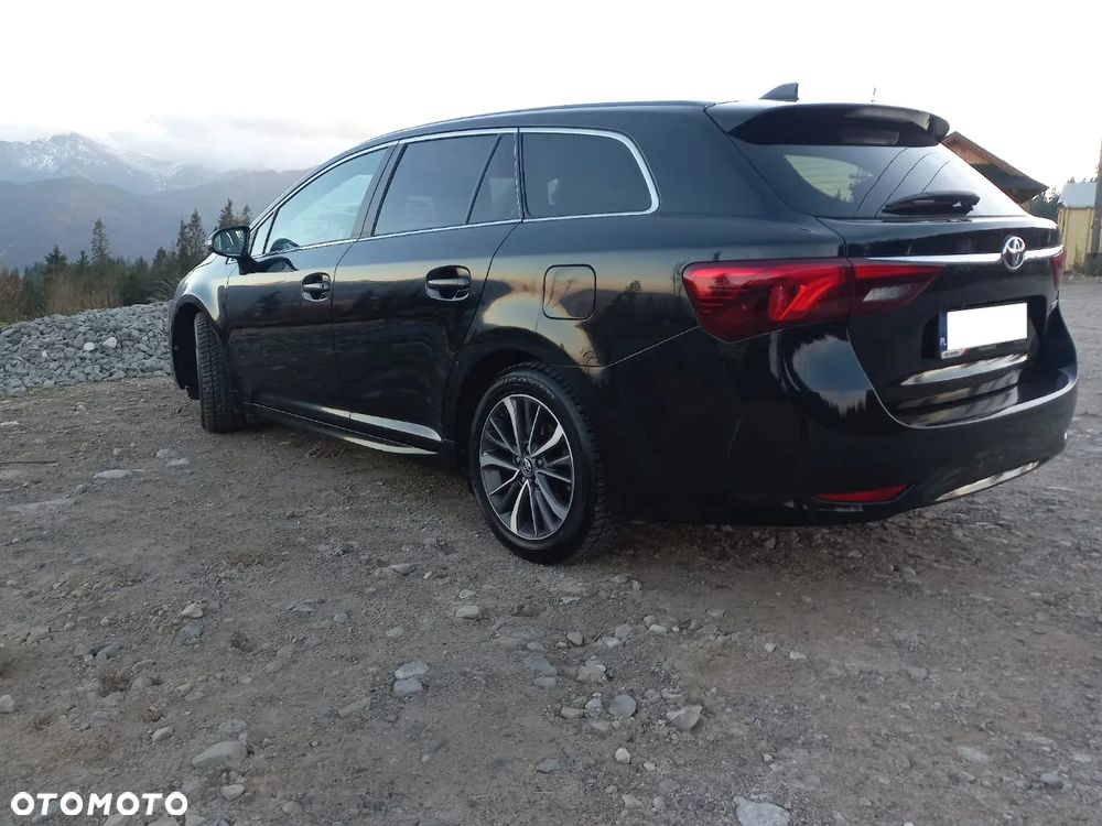 Toyota Avensis 1.8 Premium - 4