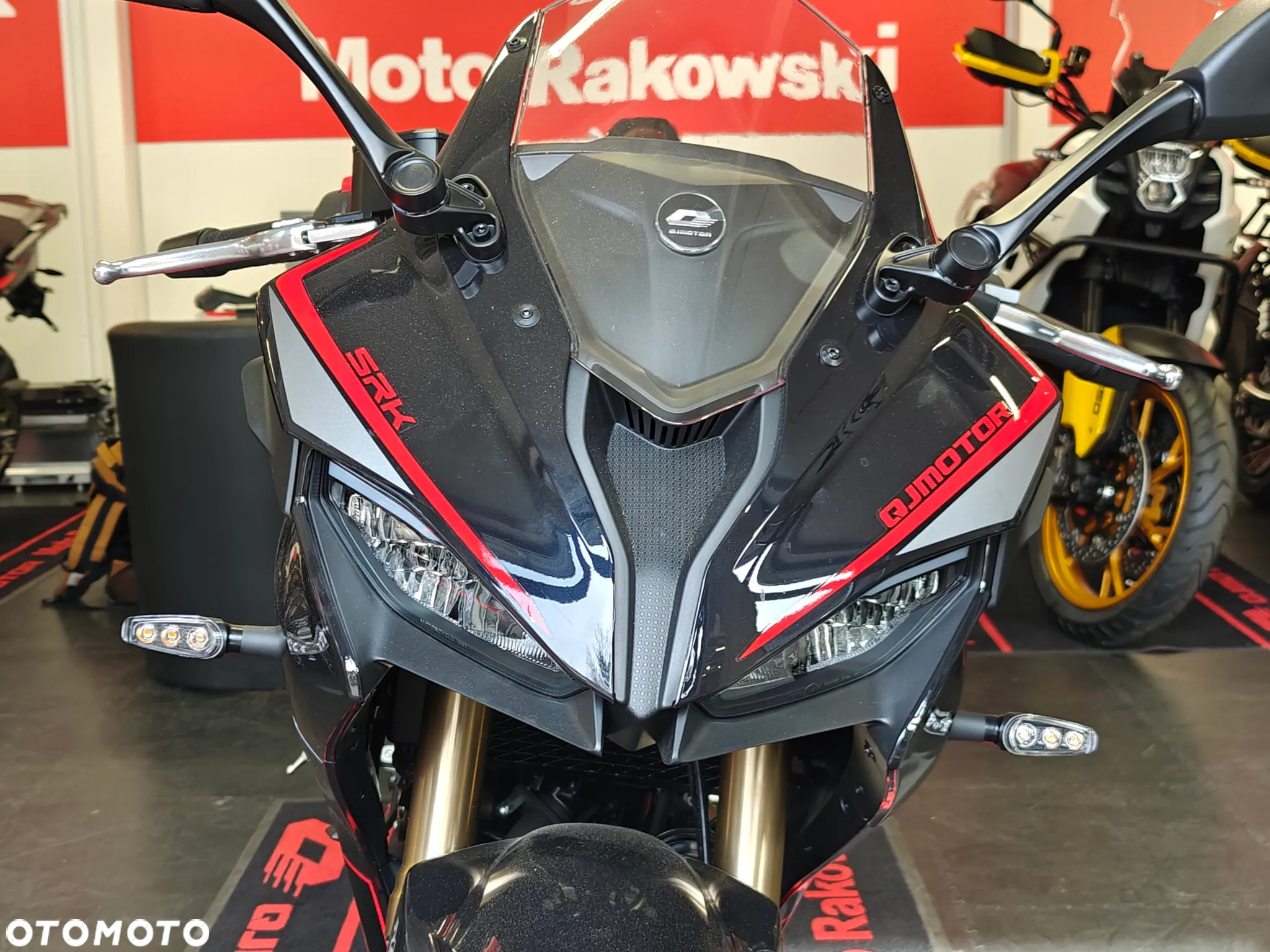 QJMOTOR SRK 125R - 4
