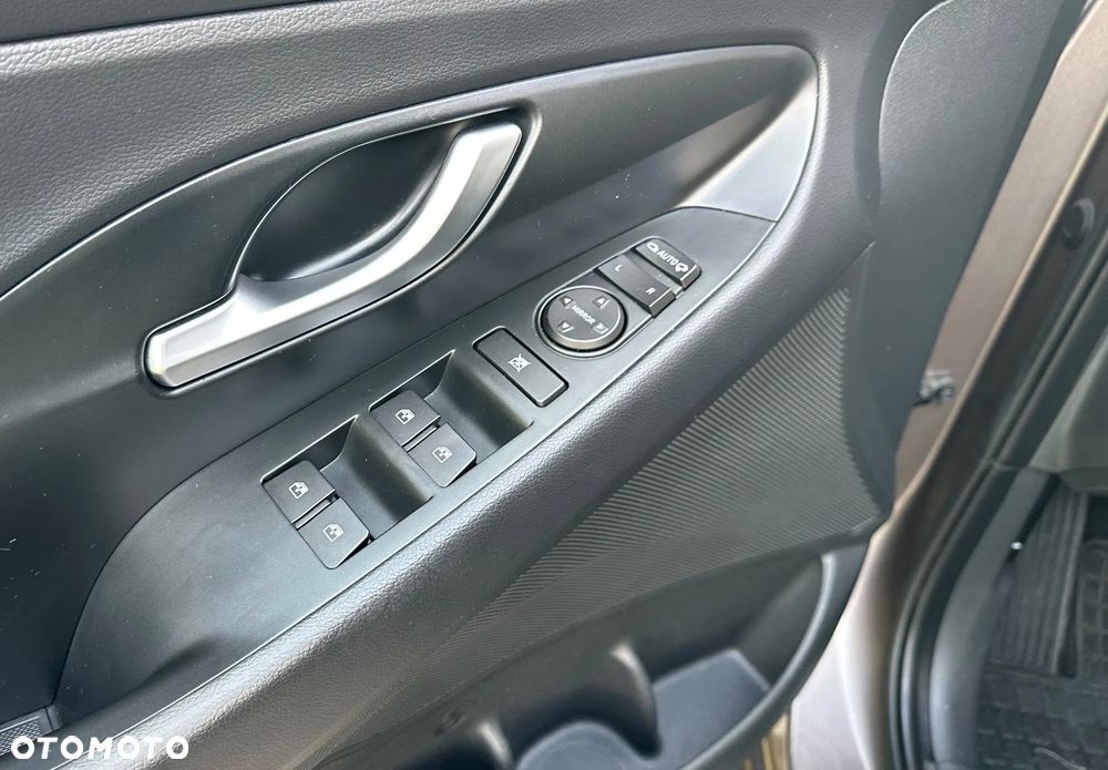Hyundai i30 1.5 T-GDI 48V Executive - 23