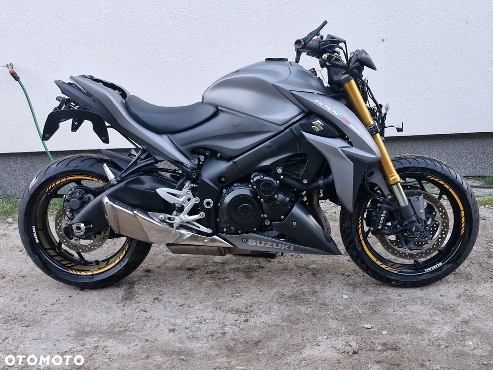 Suzuki GSX - 8