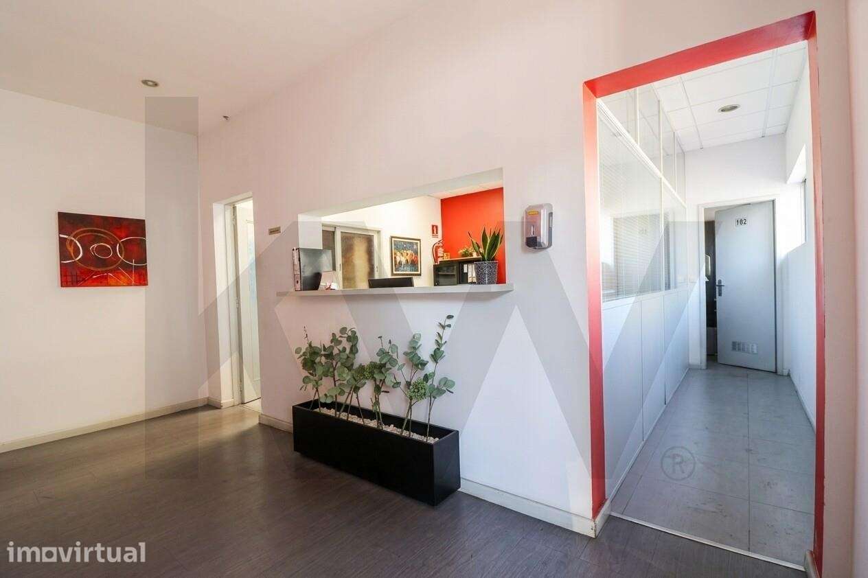 Armazém Industrial com 579 m2 e Logradouro Privativo | Nogueira e Silv - Grande imagem: 2/20