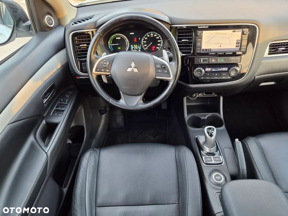 Mitsubishi Outlander - 24