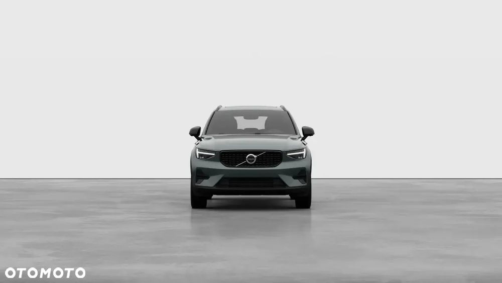 Volvo XC 40 B3 Ultra Dark - 2