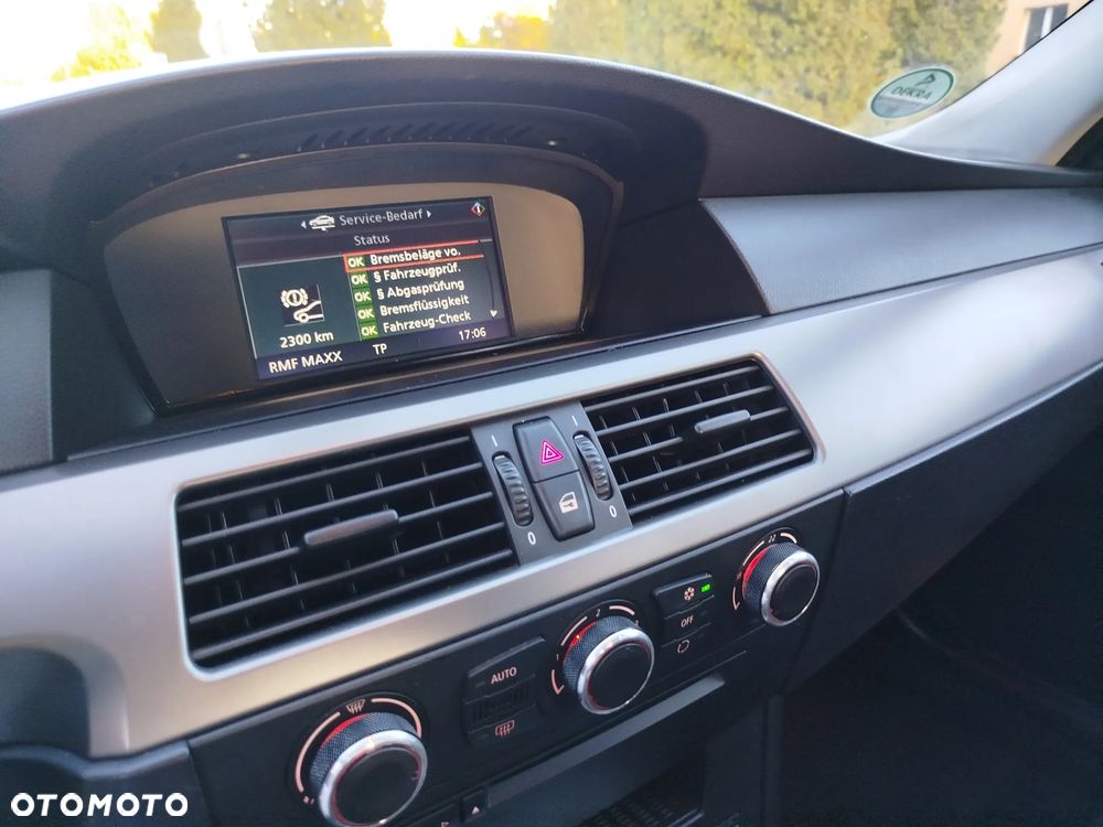 BMW Seria 5 520i - 25
