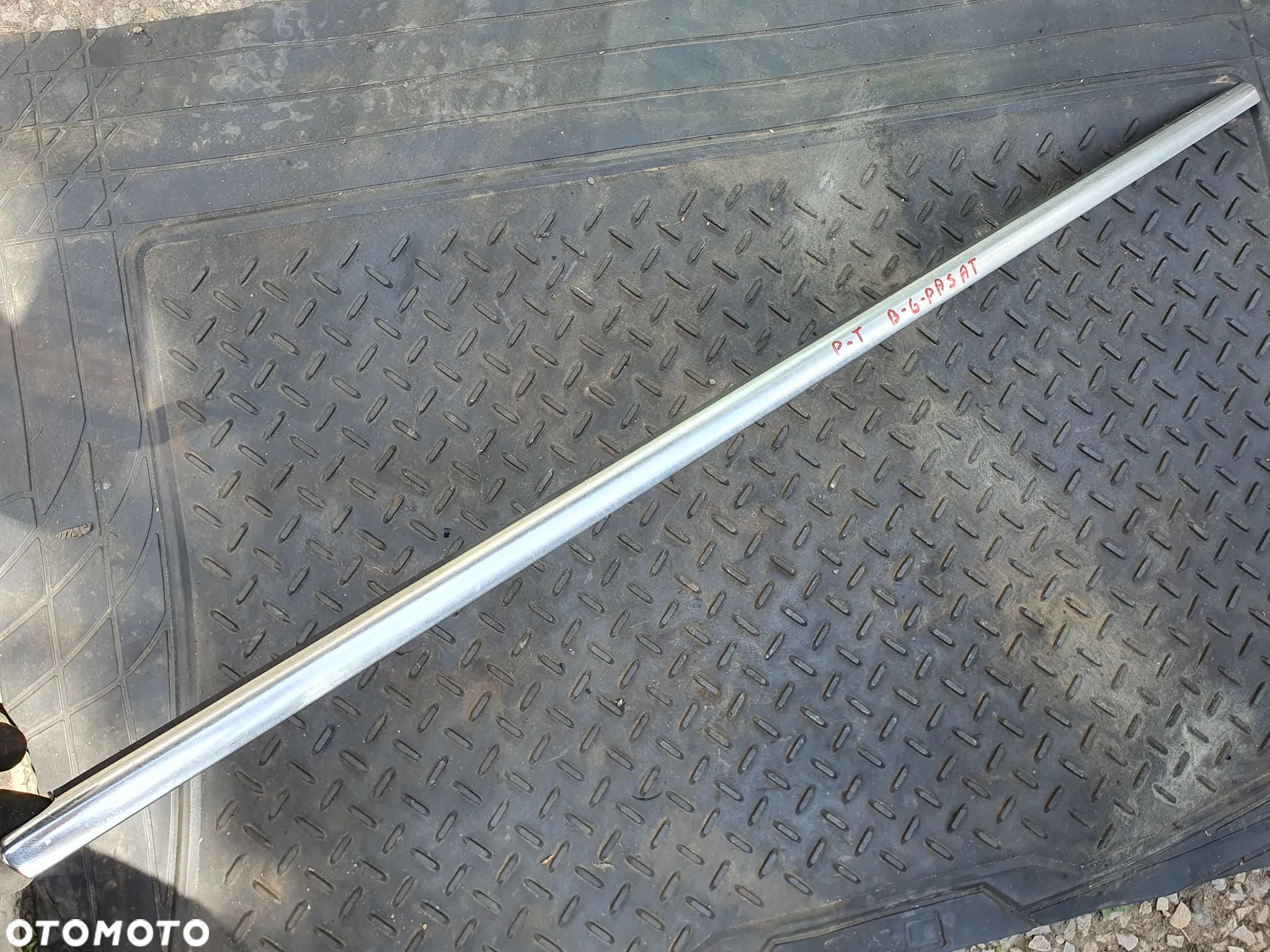 VW PASSAT B6 KOMBI LISTWA DRZWI SZYBY ZGARNIAJĄCA SZYBĘ PRAWY TYŁ CHROM ORYGINAŁ 3C5839476 - 1