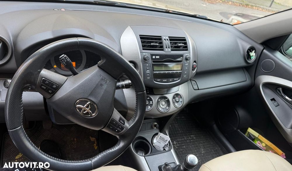Toyota RAV4 - 4