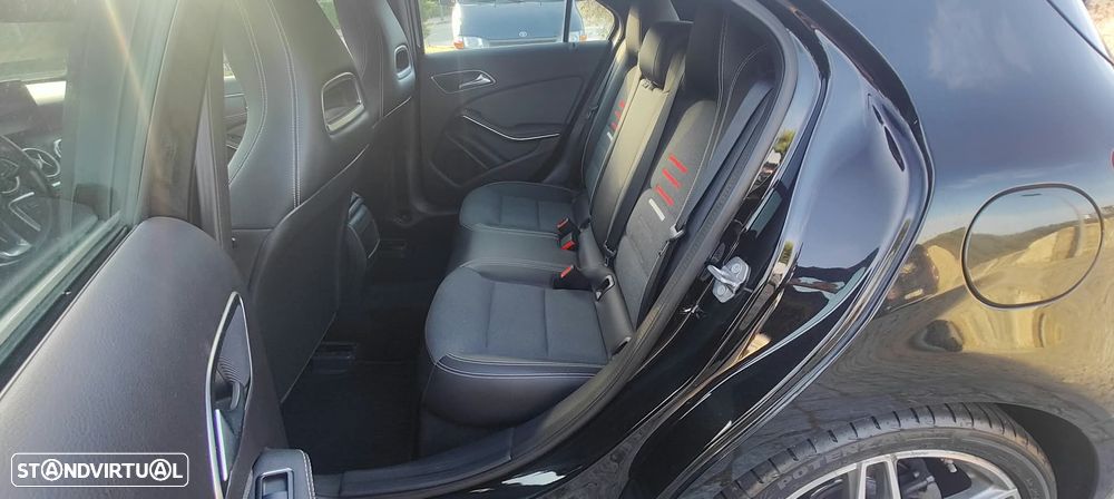 Mercedes-Benz A 180 d AMG Line - 12