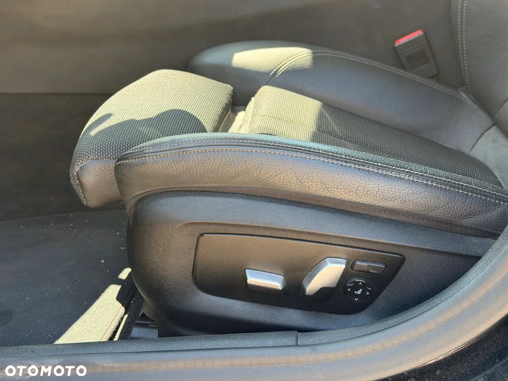 BMW Seria 5 520d Sport Line - 27