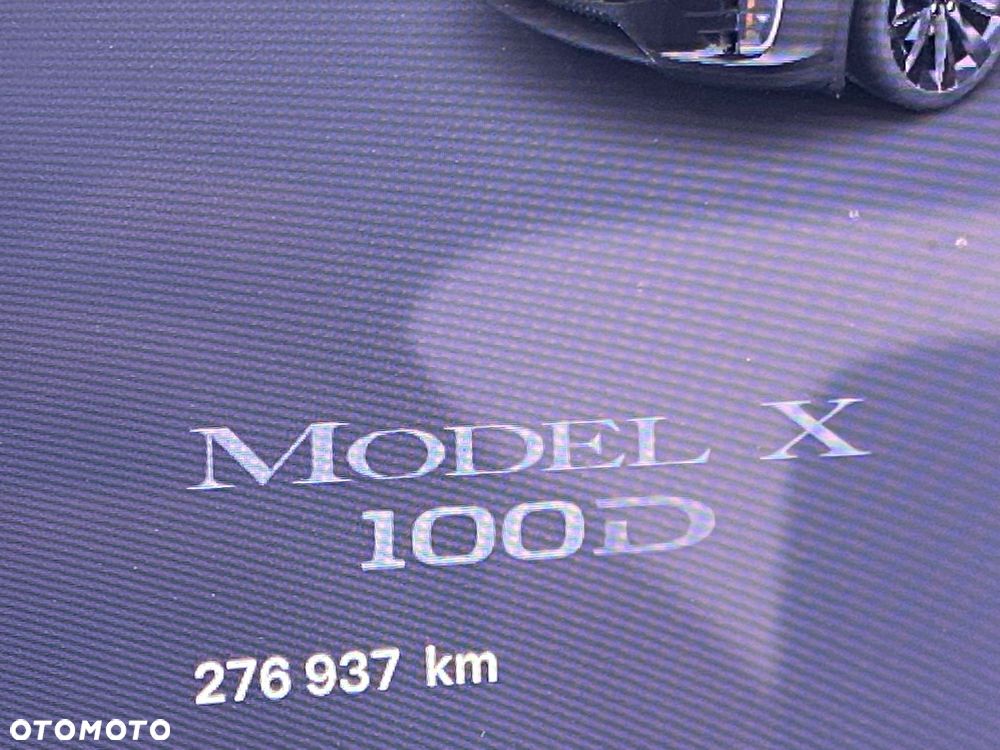Tesla Model X - 20