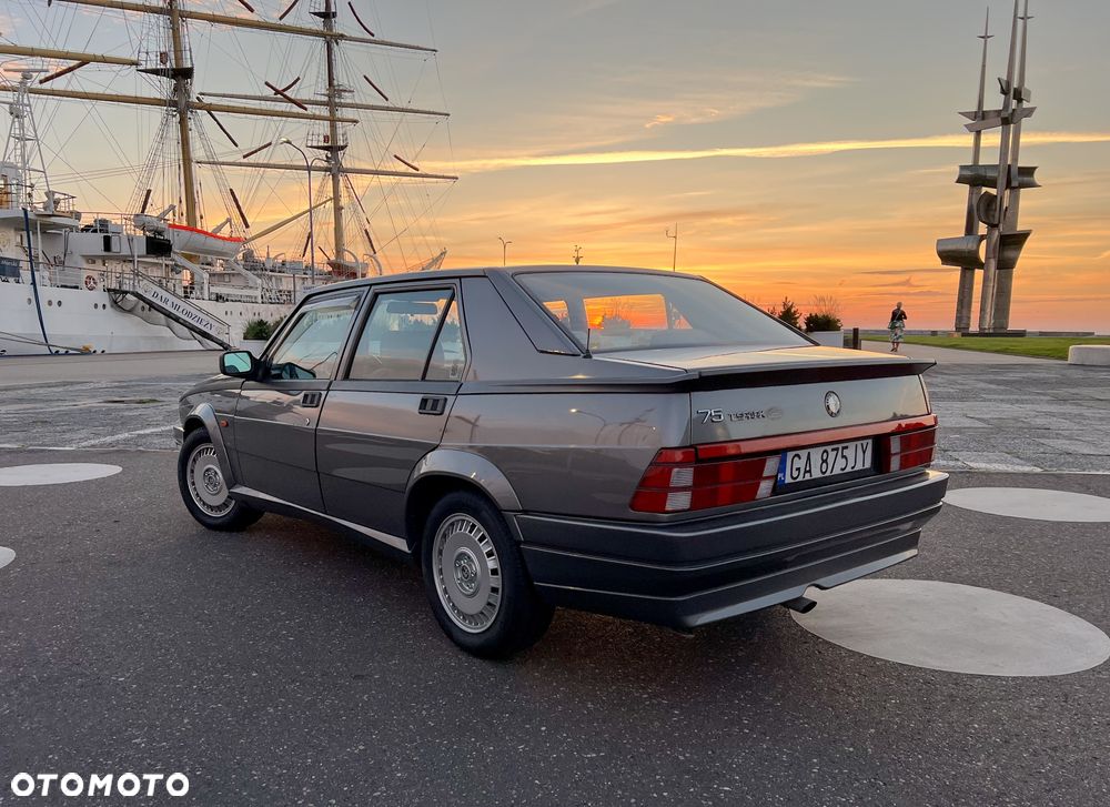 Alfa Romeo 75 - 1