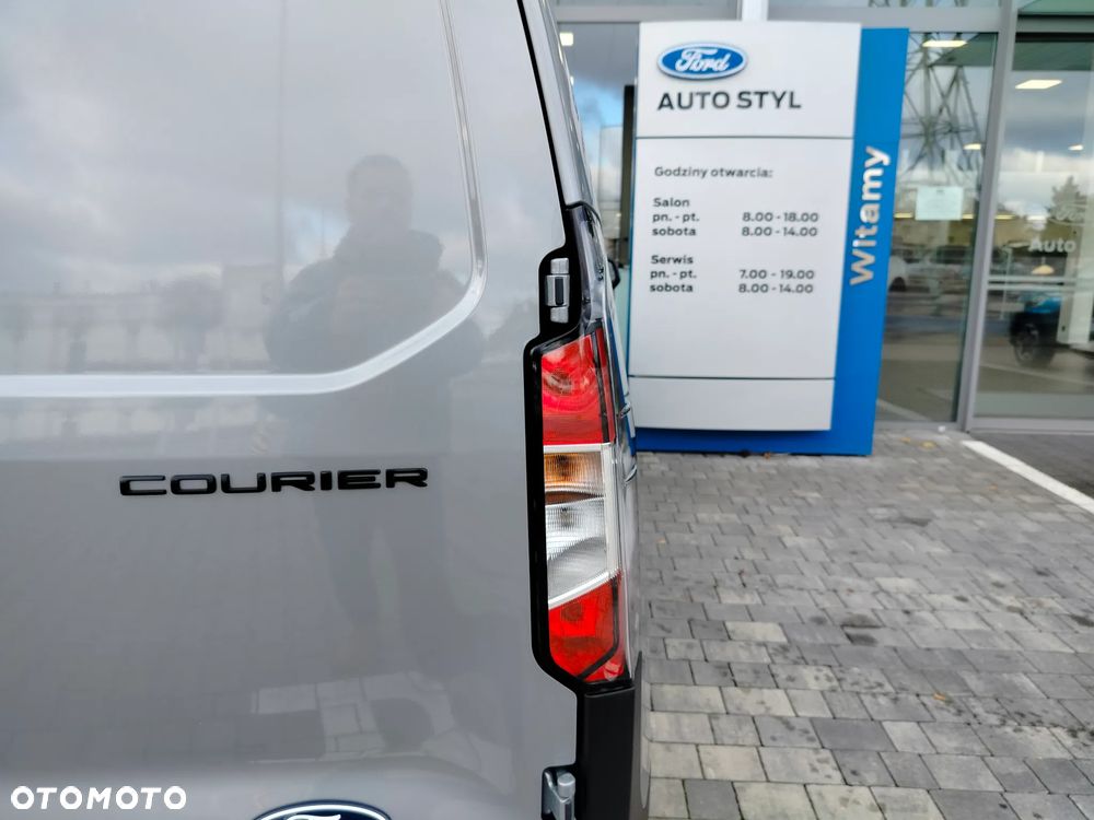 Ford Transit Courier - 27