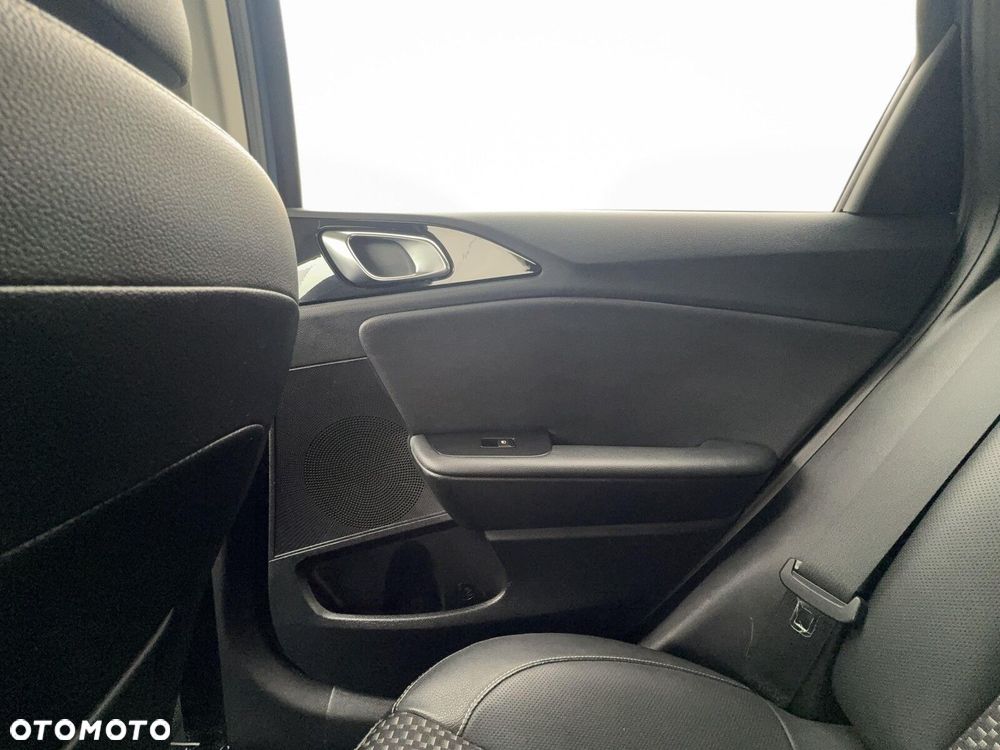 Kia Ceed - 28