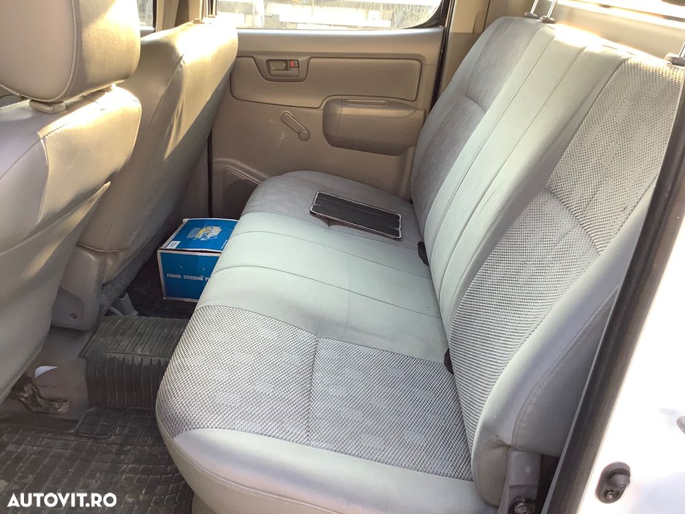 Toyota Hilux 4x4 Xtra Cab - 9