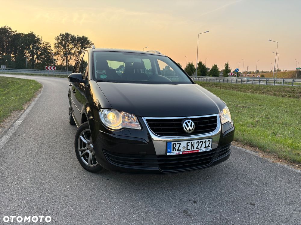 Volkswagen Touran - 10